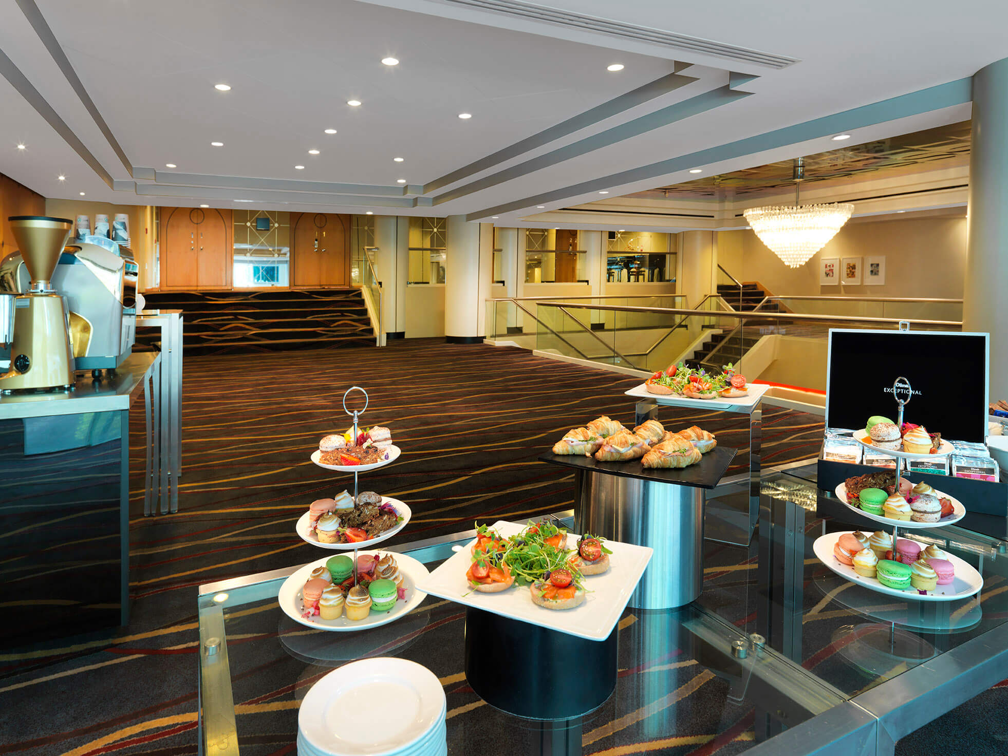 01.4 ballroom-breakout-area
